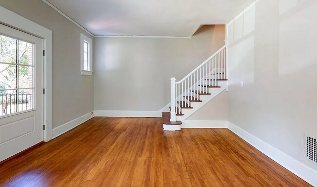 Foto del edificio - 3 bed/2 bath duplex in Wales Garden close ...