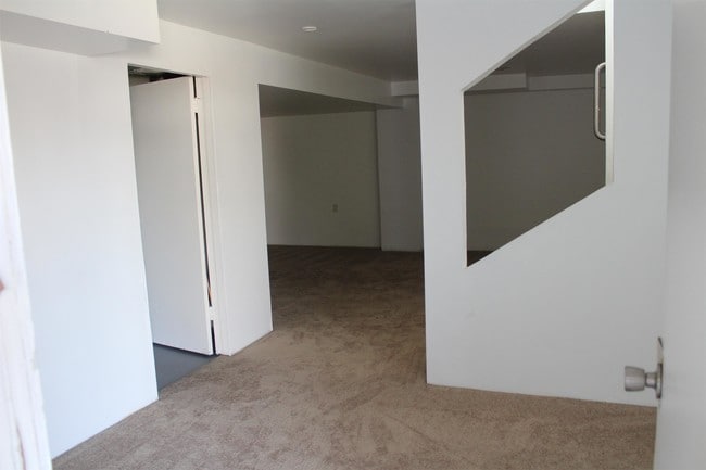 Building Photo - 319 Elfort Dr