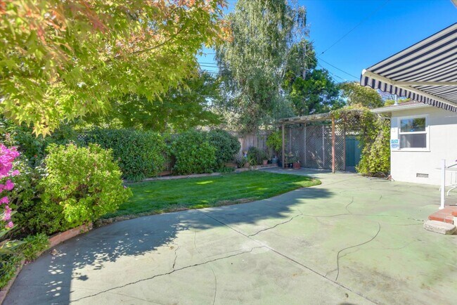Building Photo - 425 31st Ave