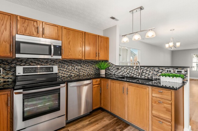 Kitchen with granite counters - 135 Hancock St