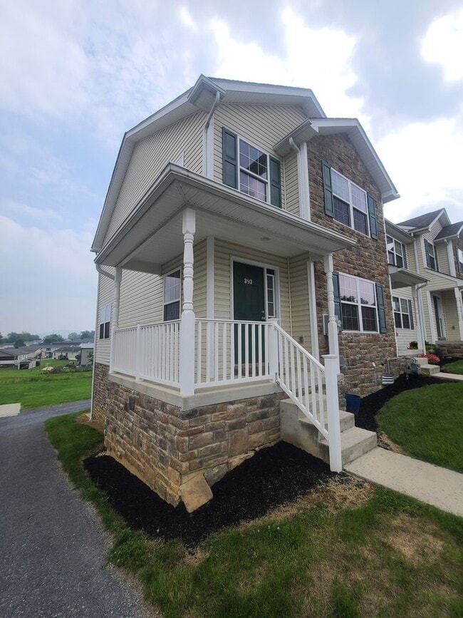 Building Photo - Beautiful End Unit Townhome in Waynesboro, PA