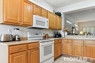 Building Photo - 15845 W Arrowhead Dr