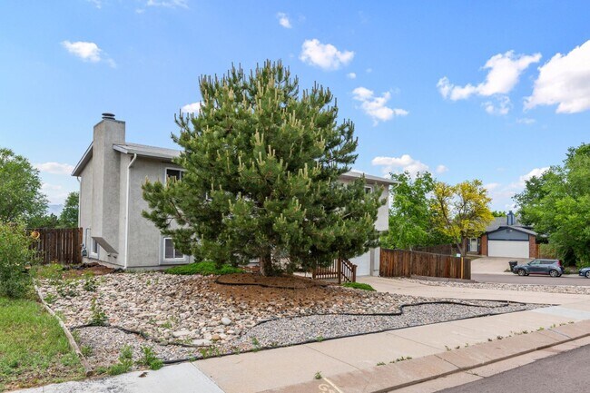 Foto del edificio - 4303 Eastcrest Cir W