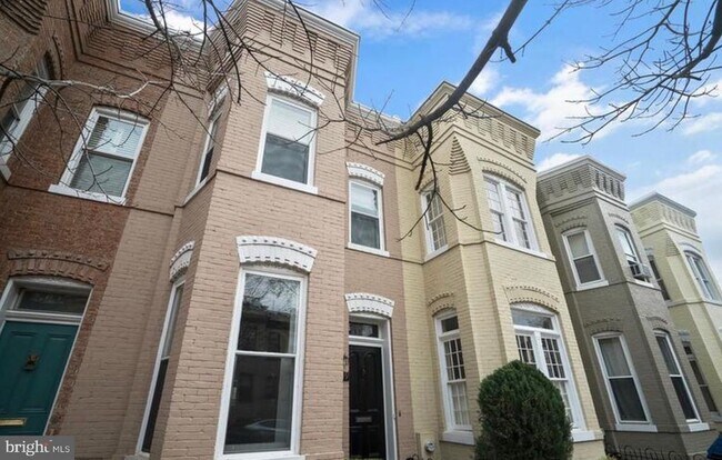 Foto del edificio - 1319 35th St NW