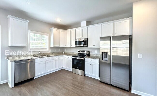 Foto del edificio - 4 Bedroom Home in Columbia - Pet Friendly