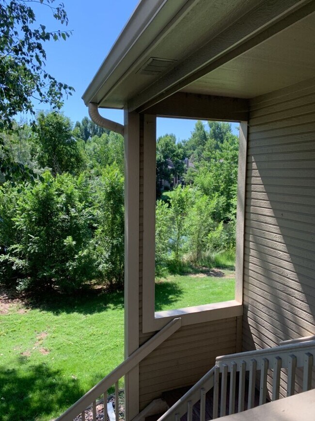 Foto del edificio - STUDENTS WELCOME! Remodeled 2 Bedroom 2 Bathroom Second-Floor Condo