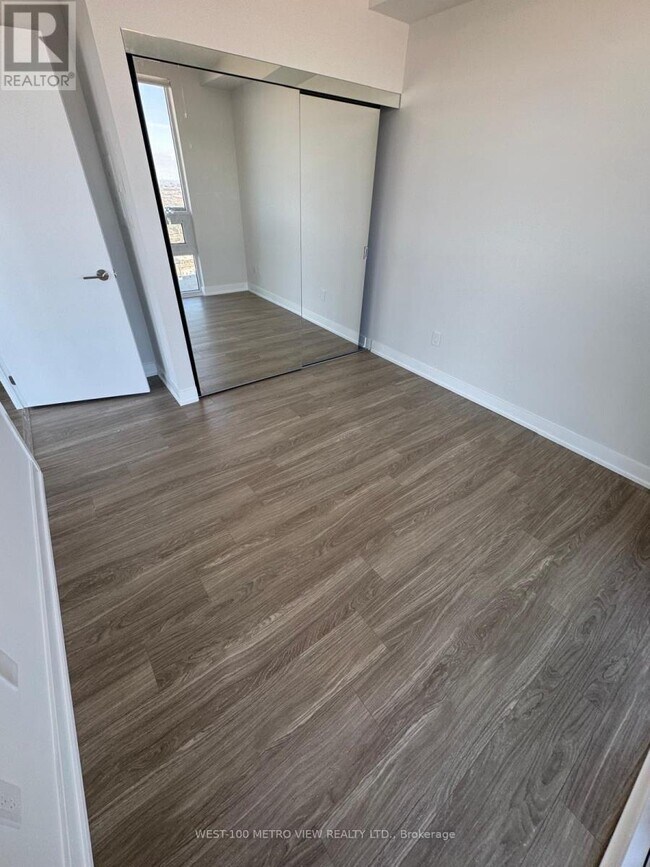 Building Photo - 430-4430 Square One Dr