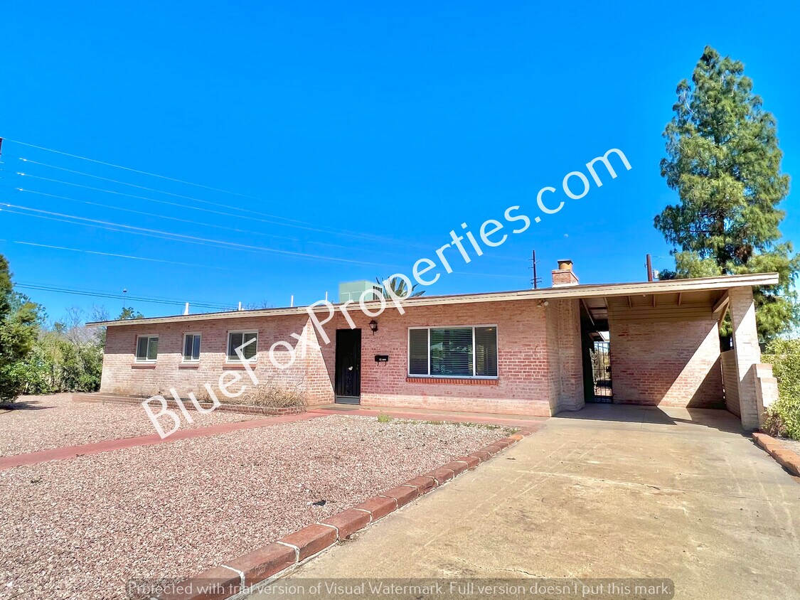 Primary Photo - 2340 N Hampton St