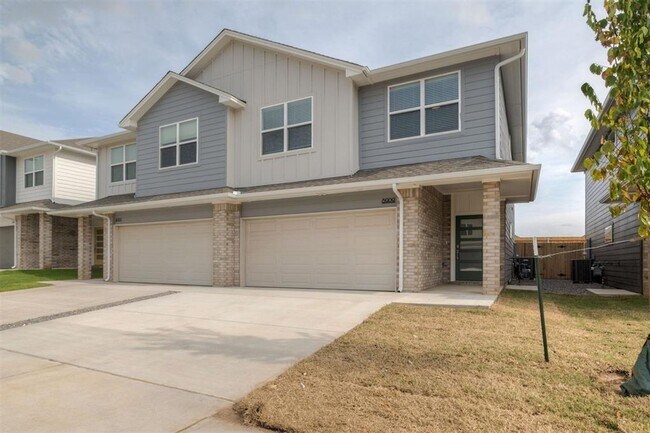 Foto del edificio - Luxury NEW 3 Bedroom 2.5 Bathroom Townhome...