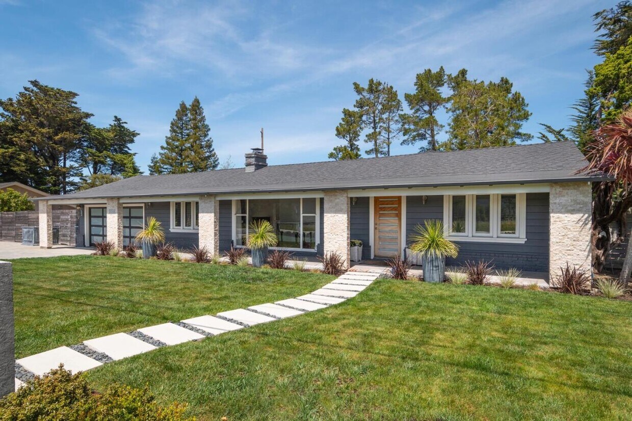 Foto principal - 1840 Black Mountain Rd