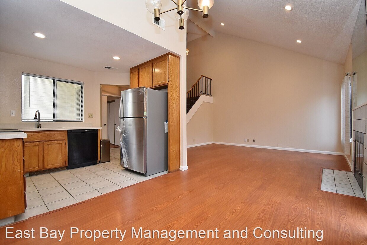 Primary Photo - 3 br, 2.5 bath House - 4869 Ridgewood Dr.
