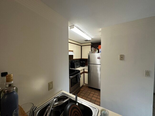 Building Photo - 108 Gainsborough St