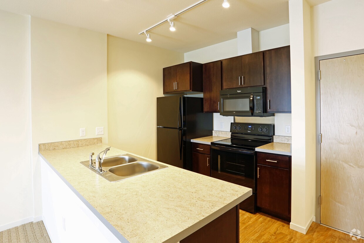 Broadway Flats Apartments in Minneapolis, MN