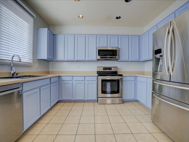 Foto del edificio - 4 Bedroom 2.5 Bathroom  $250.00 Move in Sp...