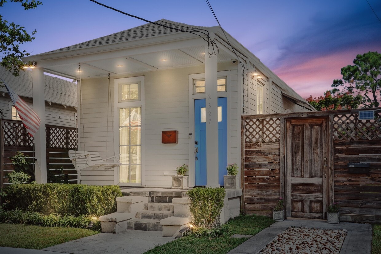 Primary Photo - 2327 Soniat St
