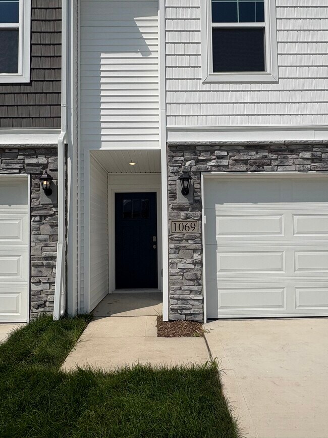 Foto del edificio - 1069 Daisy Ln