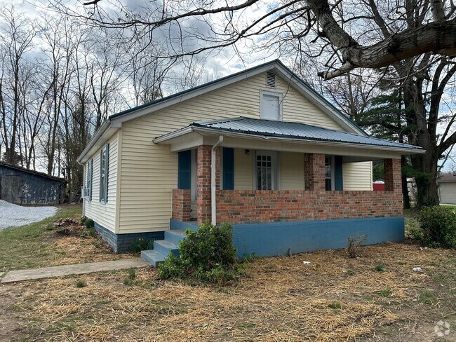 Building Photo - 3067 Greensburg Rd