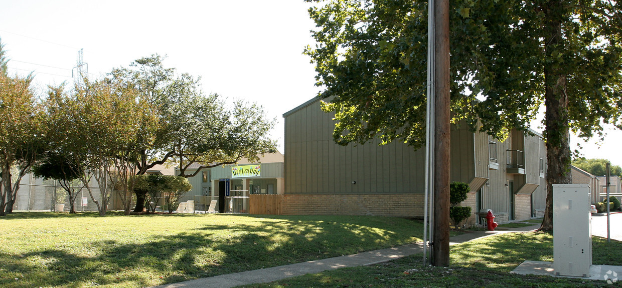 Building Photo - Randolph Plaza