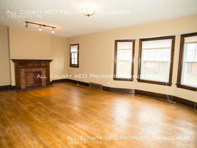 Building Photo - Large 4 Bdrm near Cedar - South Taylor