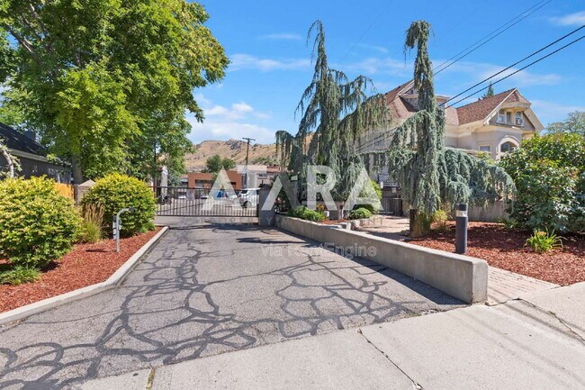 Foto del edificio - 650 N 300 W