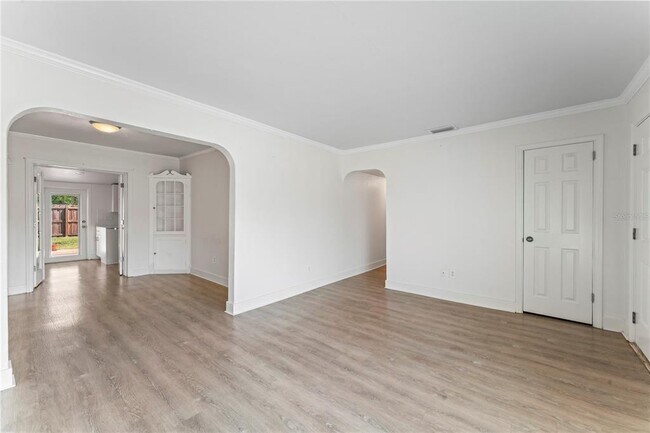 Foto del edificio - 4011 W El Prado Blvd