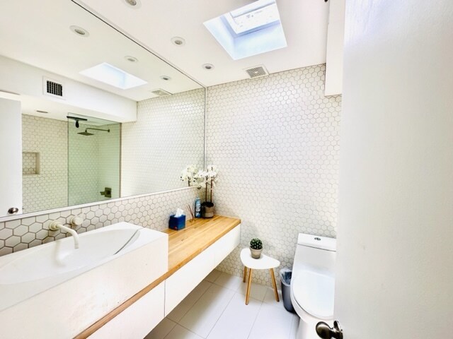 Huge full bath is bathroom #2! - 7740 E Heatherbrae Ave