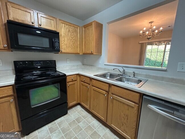 Building Photo - 2455 Mayfair Dr