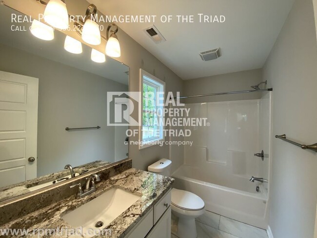Foto del edificio - 404 E Sixteenth St-