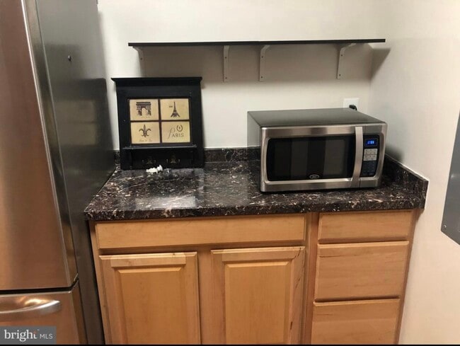Kitchen - 6009 Majors Ln