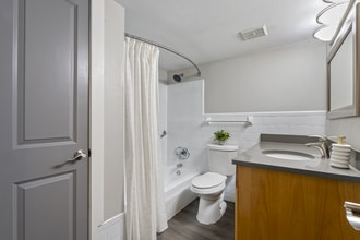 Westshore Bathroom.jpg - Westshore Palms at Kennedy