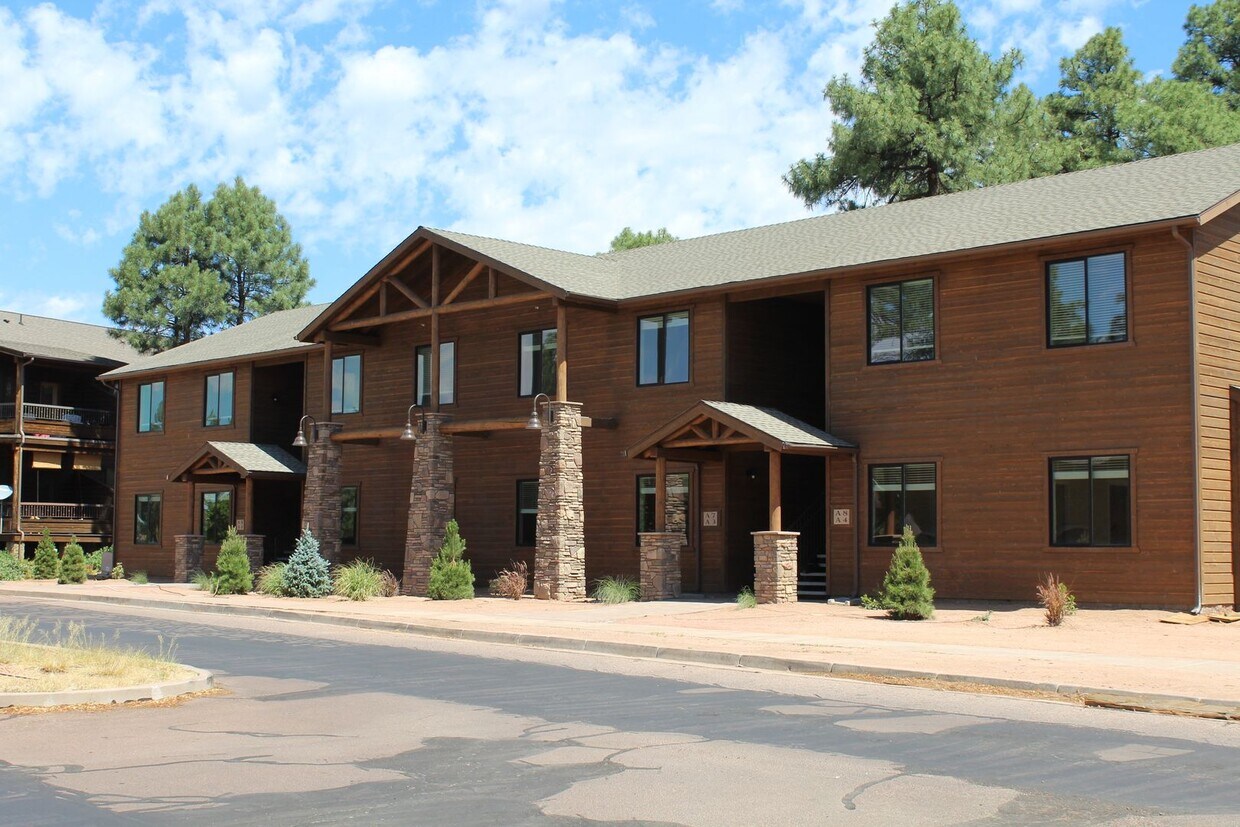 Primary Photo - Desirable Bison Cove ~ Unfurnished 2 bed /...