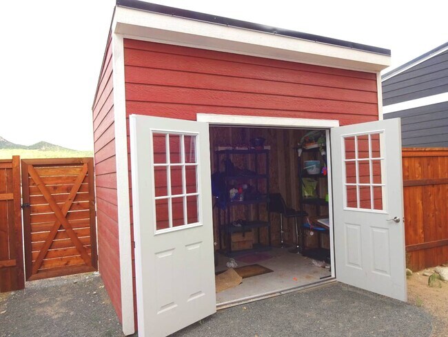 Cobertizo de almacenamiento - 120 Barnwood Cir