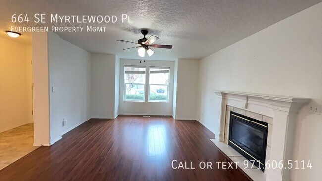 Foto del edificio - 664 SE Myrtlewood Pl