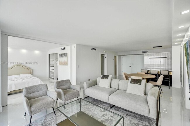 Building Photo - 6039 Collins Ave