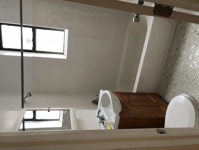 Building Photo - 1 bedroom in Sunnyside NY 11104