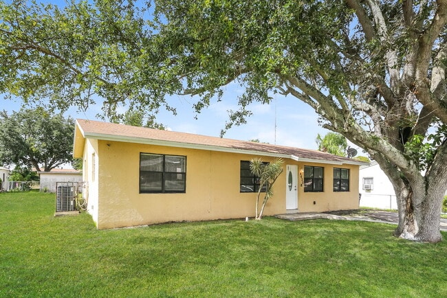 Building Photo - 4620 SW 23rd St