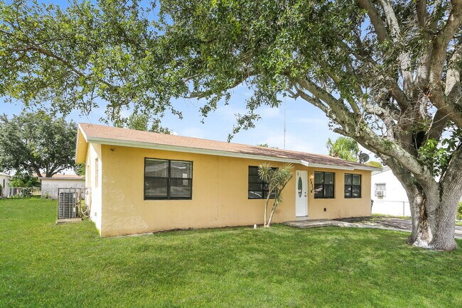 Foto del edificio - 4620 SW 23rd St