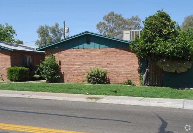 Building Photo - 1006 S Dorsey Ln
