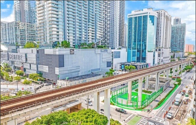 Foto del edificio - 690 SW 1st Ct