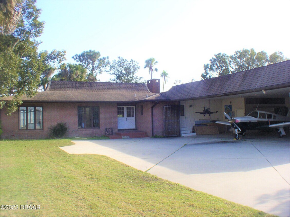 8 Taxiway Lindy Loop, Port Orange, FL 32128 House Rental in Port