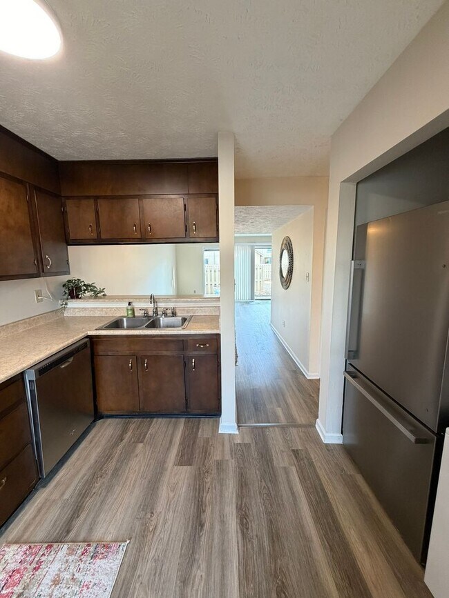 Foto del edificio - 4615 Dow Ct