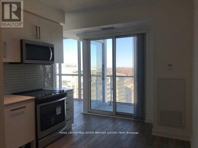 Photo du bâtiment - 5180 Yonge St