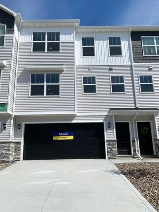 Building Photo - 166 NE 23rd Ln