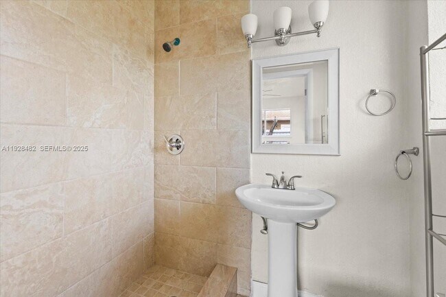 Foto del edificio - 1787 NE 173rd St