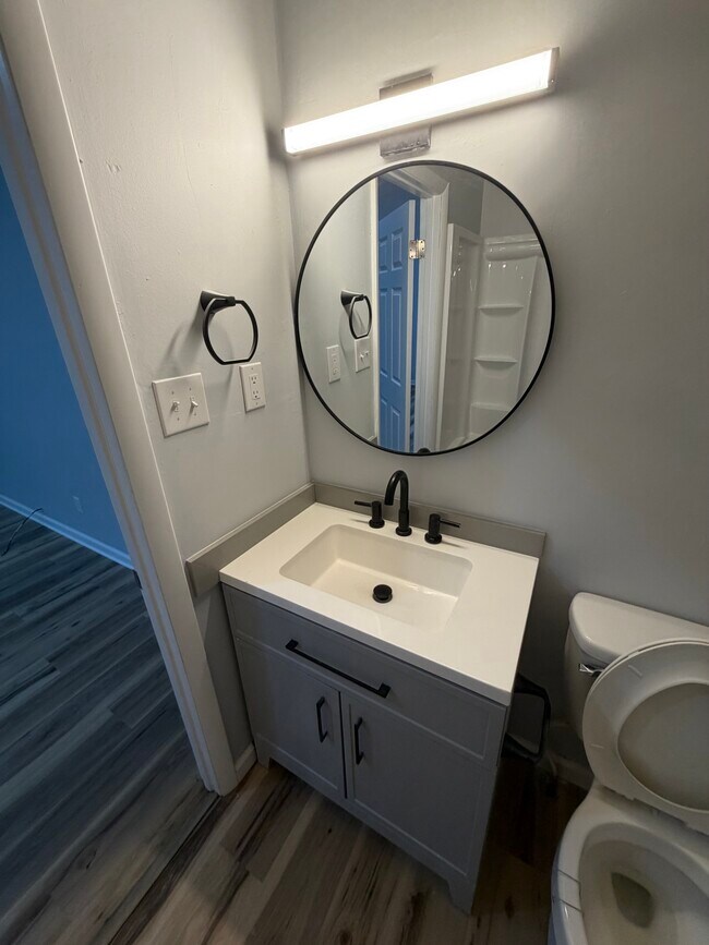 Baño - 5201 Hunter Ave