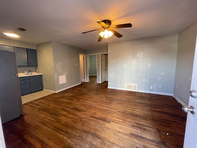 Foto del edificio - 414 E Madison St