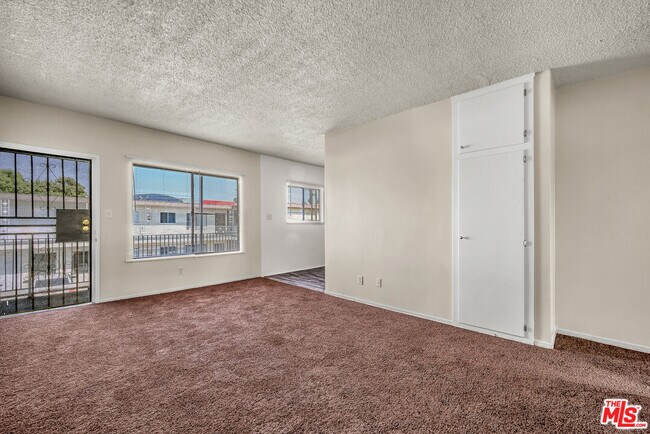 Foto del edificio - 1095 W 39th St