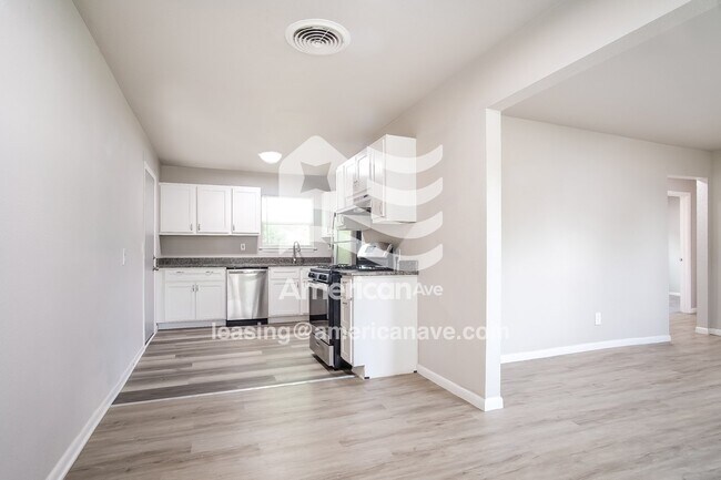 Foto del edificio - 9 E 49th Pl N