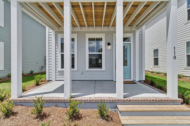 Foto del edificio - Lowcountry Charm Meets Modern Living — You...