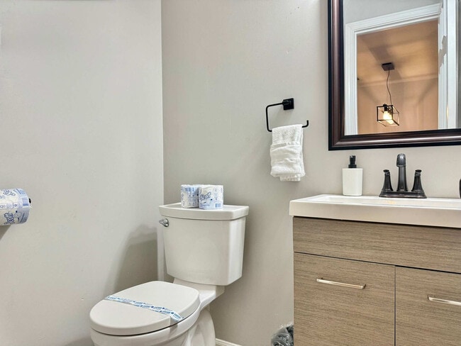 Building Photo - 1267 Sweet Pine Dr